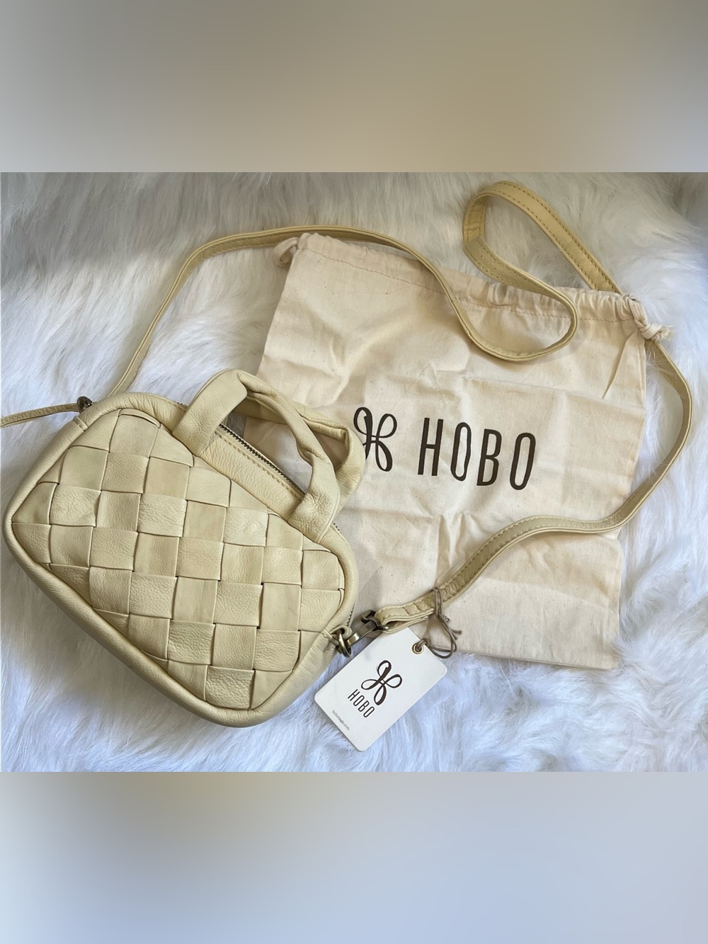 Hobo NWT Leather Maze Convertible Crossbody/Satchel in Buff/Cream - Picture 4 of 8